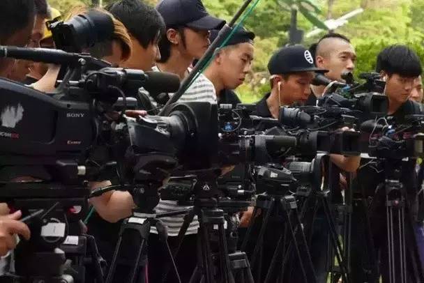 大调查“特种兵”是这样作战的!不朽情缘网站户外真人秀摄像团队(图2) 大调查“特种兵”是这样作战的!不朽情缘网站户外真人秀摄像团队(图2)